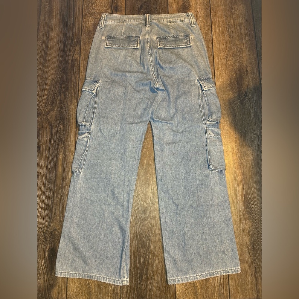 GUESS Cargo Jeans 29x30 – Light Wash Denim, Multi-Pocket, Zipper Detail - Picture 4 of 13